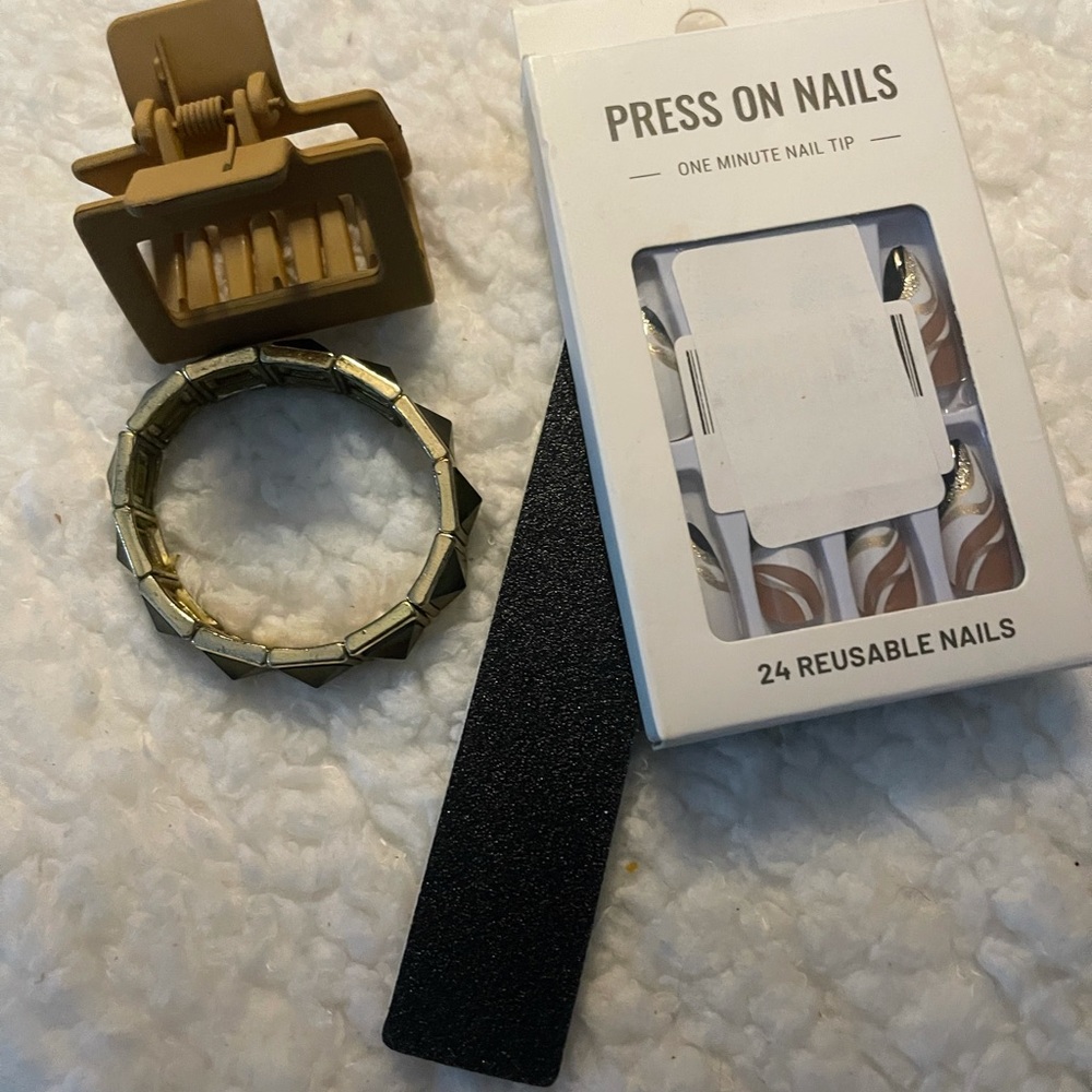 Gold and Black Press On Nails Set